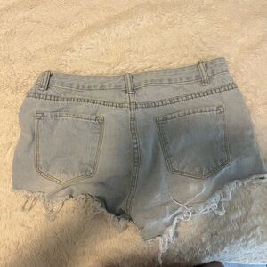 I am selling shorts size S, only worn twice.